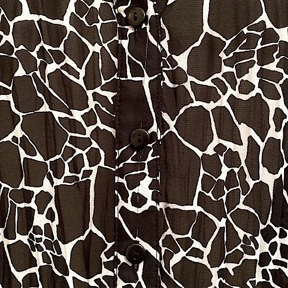 Lane Bryant Black White Floral Crinkle Button Down Long Sleeve Blouse Size 22/24 - Picture 9 of 9